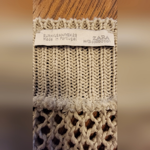 Zara Off-Shoulder Cropped Sweater - Size M-L - Picture 4 of 4